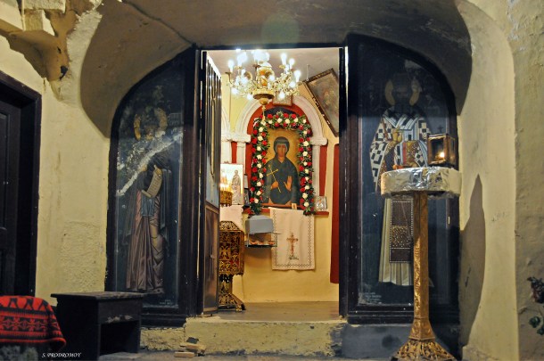 Είσοδος σπηλαίου Αγίας Παρασκευής