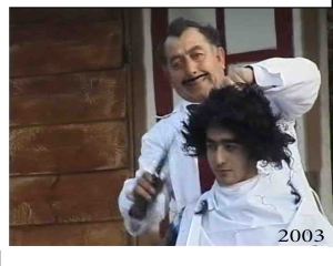 Ο απολαυστικός "κουρέας" Θεόδωρος Δεληδούκας κουρεύει τον Σπύρο Φωτίου!!!